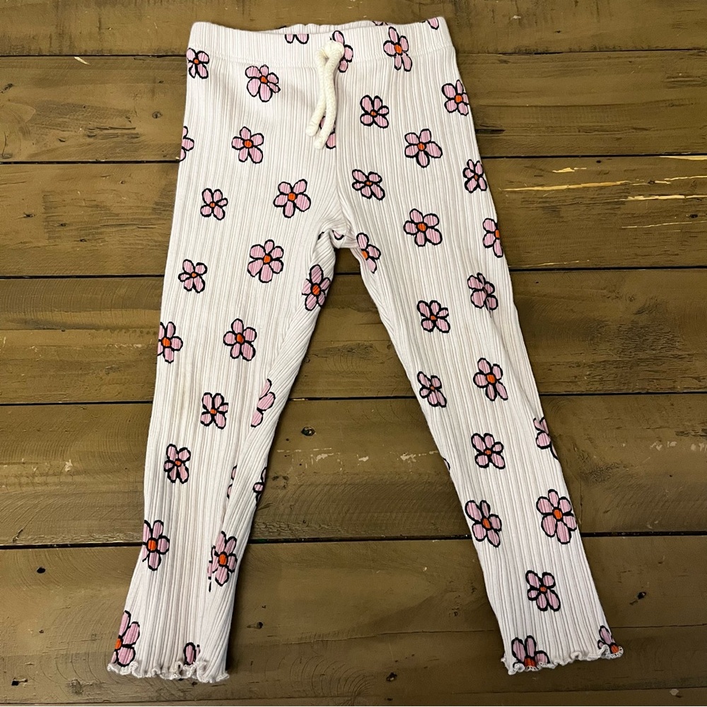 2/3 Zara ribbed floral lettuce hem leggings